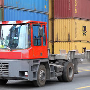 Conatiner Handling inside a container terminal with Straddle and Terminal Tractors